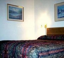 Skyway Inn Hotel Suite