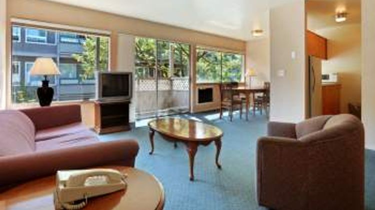 Travelodge Seattle University Suite