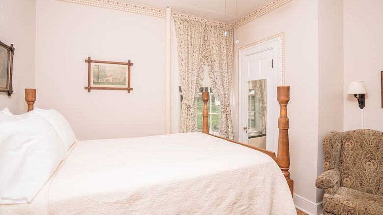 <b>The General Lewis Inn Room</b>