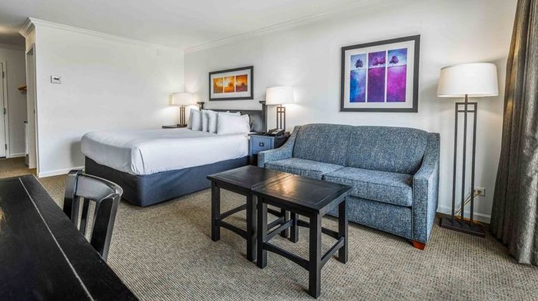 <b>The Ridge Lake Geneva Room</b>
