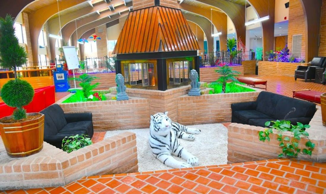 Douglas Inn & Conference Center Lobby