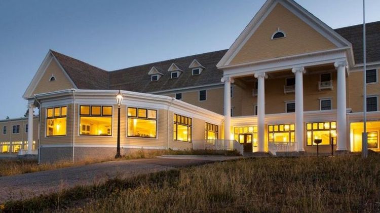 Lake Yellowstone Hotel & Cabins Exterior