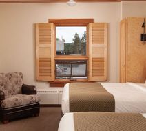 Old Faithful Snow Lodge & Cabins Room