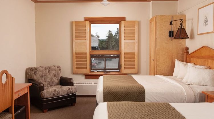Old Faithful Snow Lodge & Cabins Room