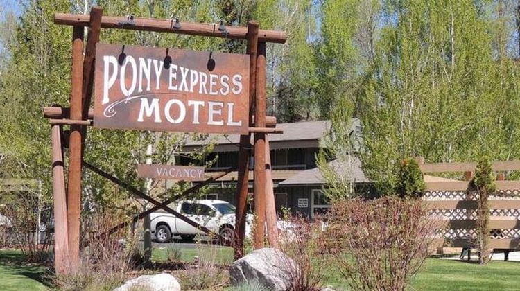 Pony Express West Motel Exterior