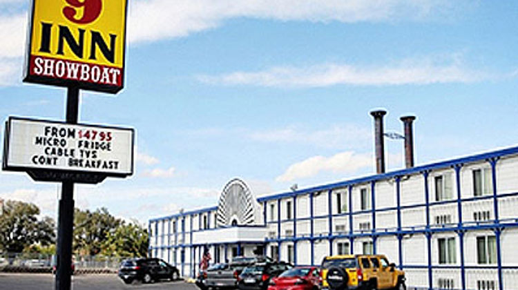 National 9 Inn-Showboat Exterior