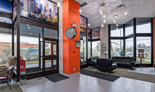 Airport Traveler's Inn Lobby