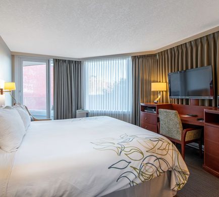 The Victoria Regent Hotel Room