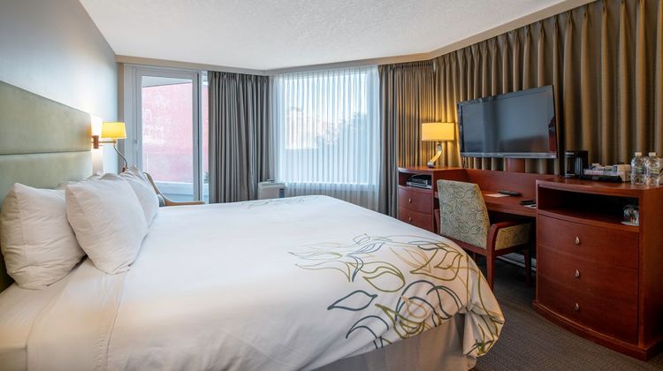 The Victoria Regent Hotel Room