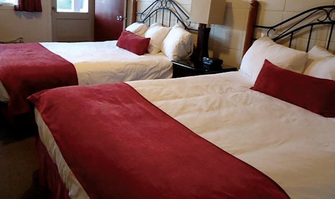 Dauphin Inn Express Motel Room