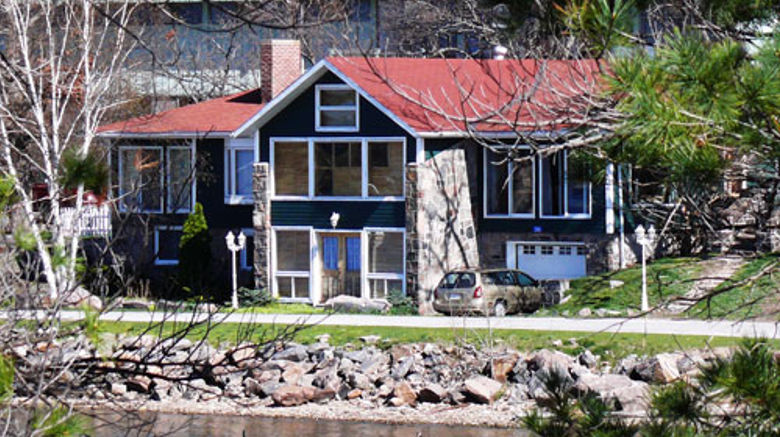 <b>Delawana Resort Room</b>