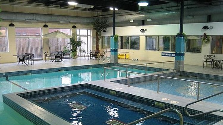 Hamilton Plaza Hotel & Conference Center Pool