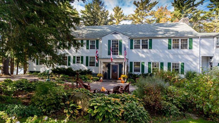 Sherwood Inn Exterior
