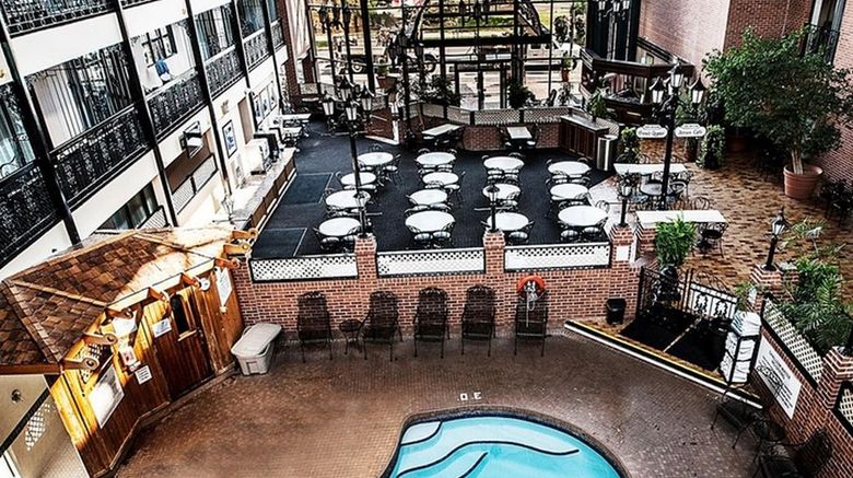 <b>Clifton Victoria Inn at the Falls Lobby</b>
