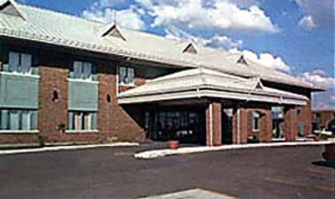 Travelodge Hotel Montreal Airport Exterior