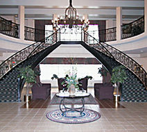 Travelodge Hotel Montreal Airport Lobby