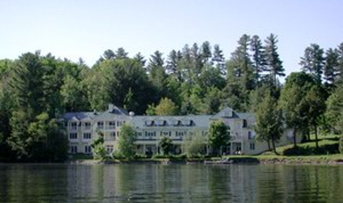 Ripplecove Lakefront Hotel & Spa Exterior