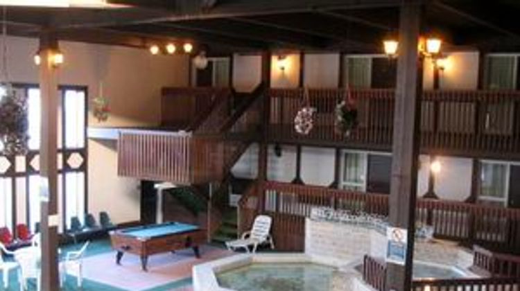 Moose Jaw Inn Pool