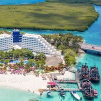 Grand Oasis Palm