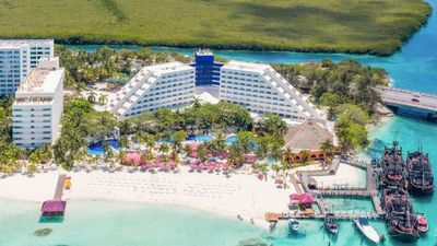 Grand Oasis Palm