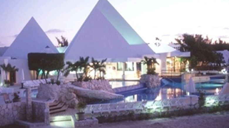 <b>Sunset Marina Resort & Yacht Club Pool</b>
