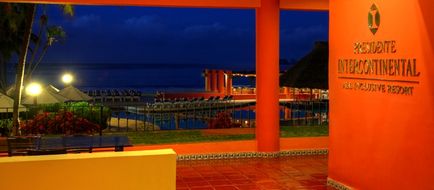 Holiday Inn Resort Ixtapa Lobby