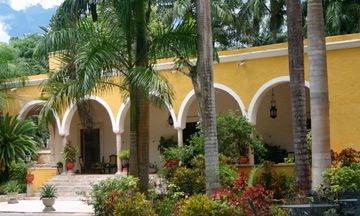Hacienda Chichen Resort