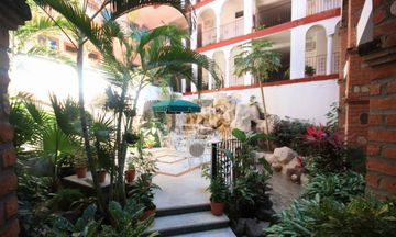 Hotel Encino