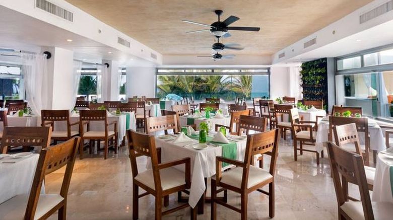 <b>Flamingo Cancun Resort Restaurant</b>