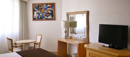 Laffayette Hotel Room