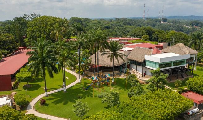 Loma Real Hotel Exterior