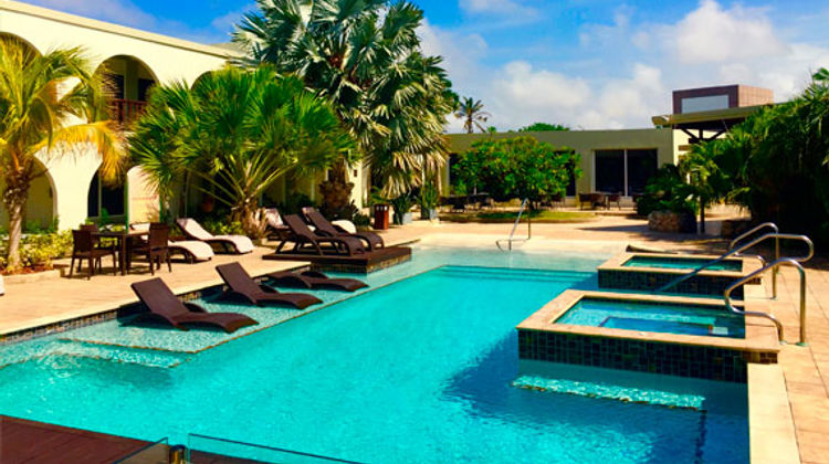 voco Surfside Aruba Pool
