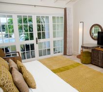 Island Inn Hotel Room