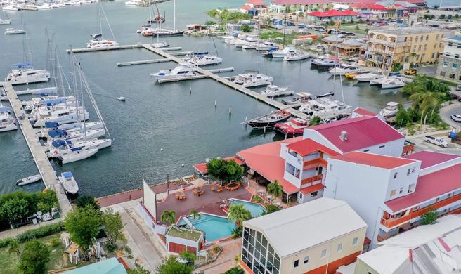 Village Cay Hotel & Marina Exterior