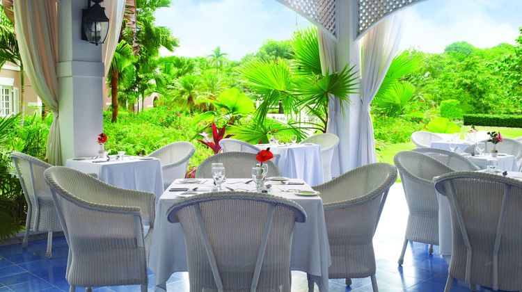 Couples Sans Souci Restaurant