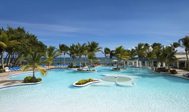 Coconut Bay Beach Resort & Spa Exterior