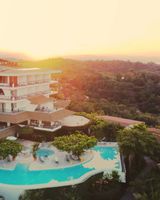 La Mariposa Hotel