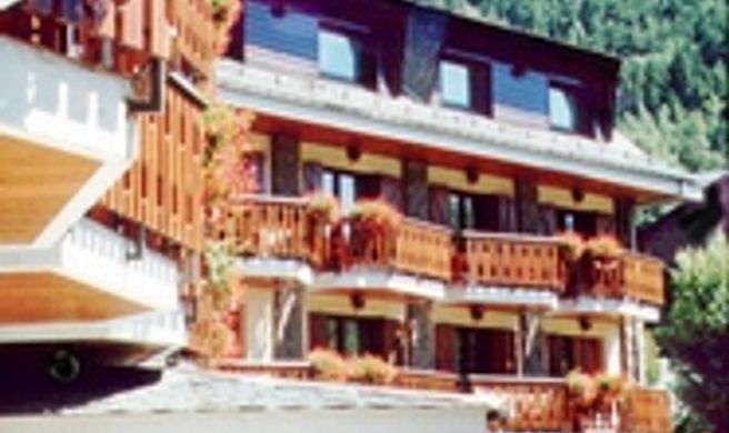 Coma Hotel Exterior