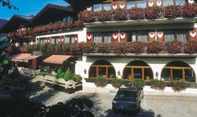 Hotel Zur Burg Exterior