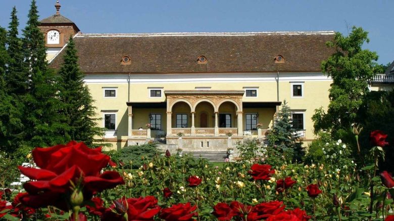 Hotel Schloss Weikersdorf Exterior