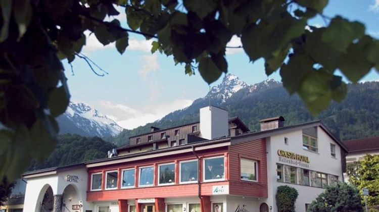 Cresta Hotel Exterior