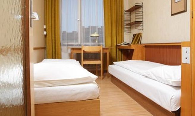 Academia Hotel Room