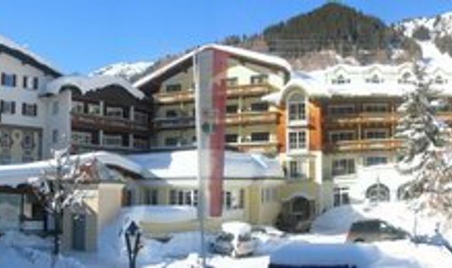 Schwarzer Adler Hotel Exterior