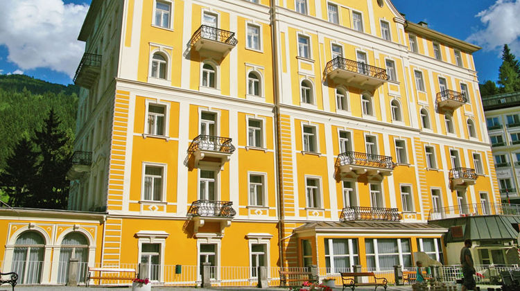 Hotel Weismayr Exterior