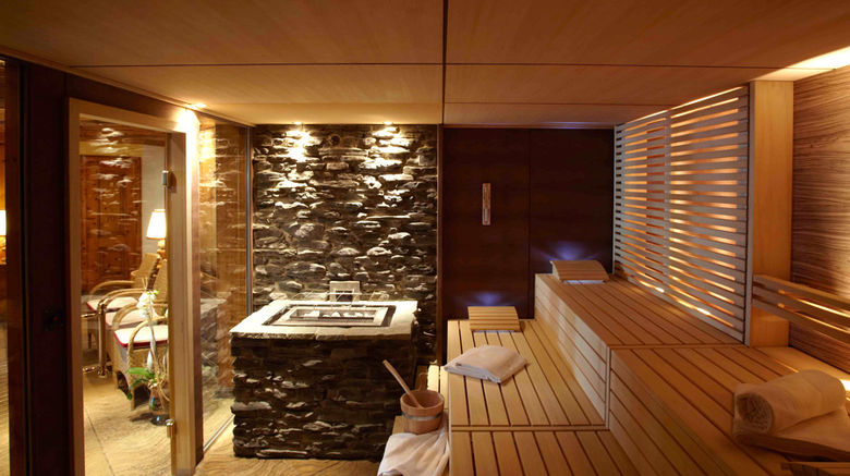 <b>Sporthotel Loruenser Health</b>