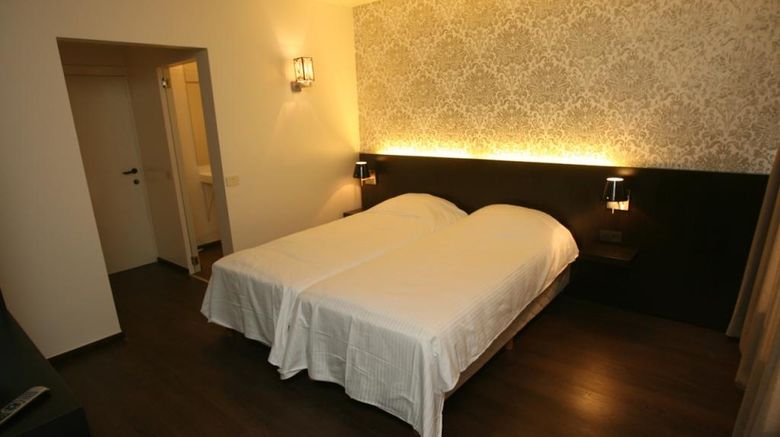 <b>Ambassadeur Hotel Room</b>
