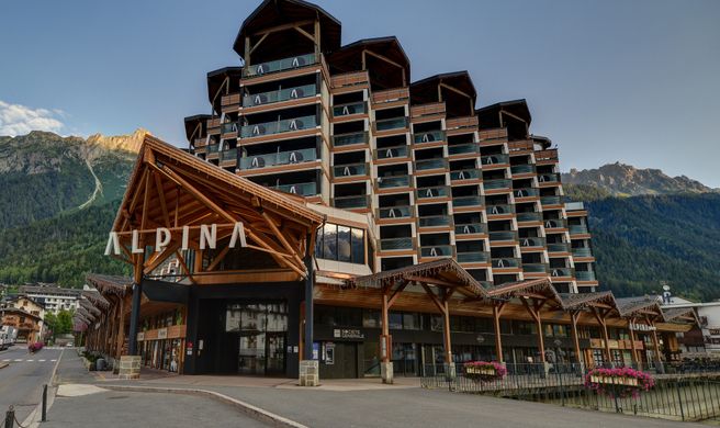 Alpina Hotel Exterior