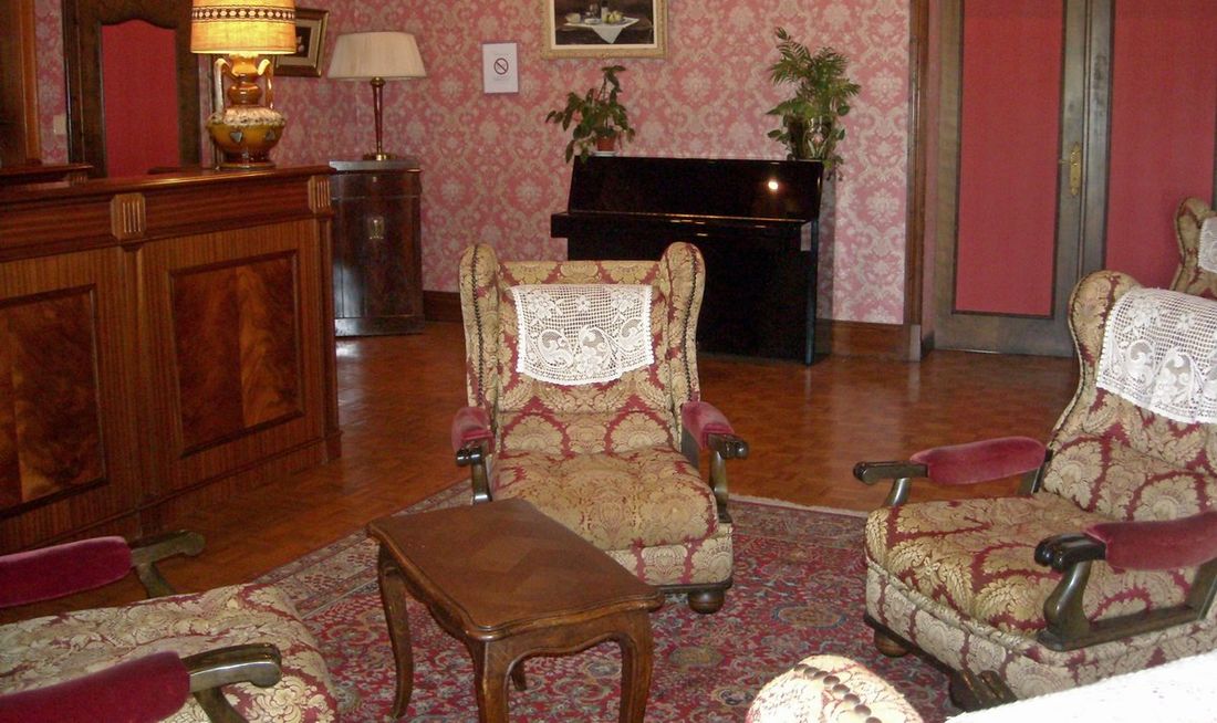 Hostellerie du Maine Brun Lobby