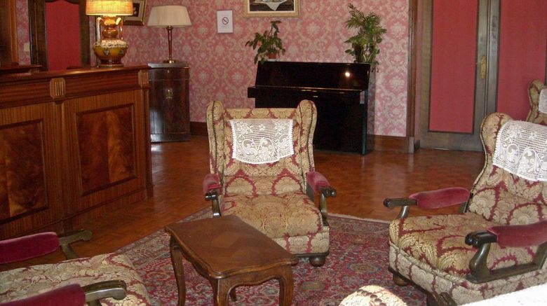 Hostellerie du Maine Brun Lobby