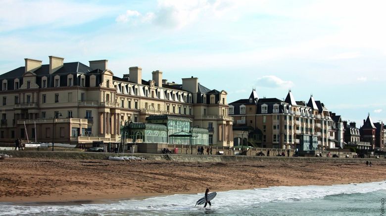 Le Grand Hotel des Thermes Exterior